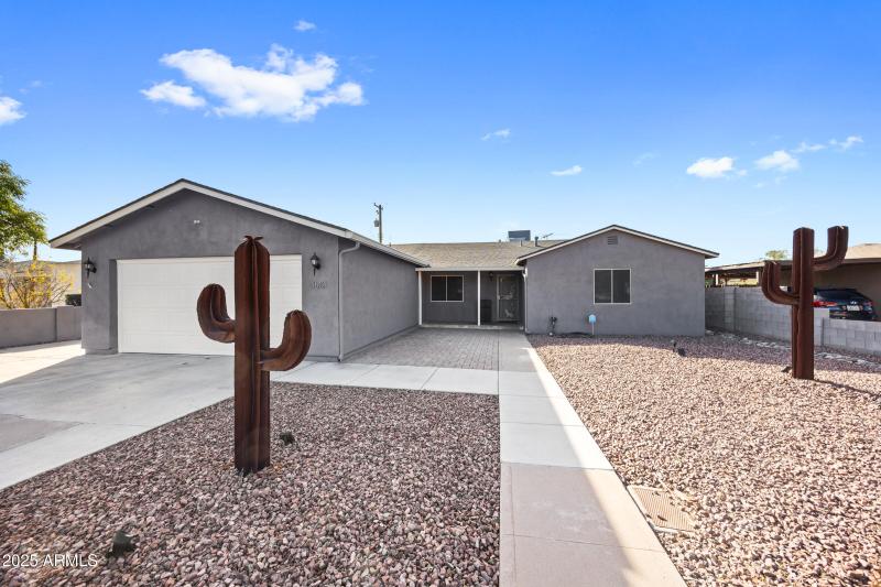 1601 W Glenrosa Ave-1