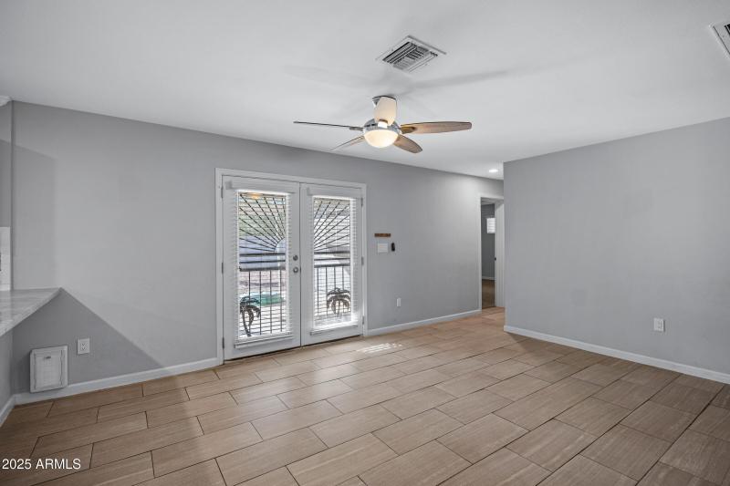 1601 W Glenrosa Ave-9