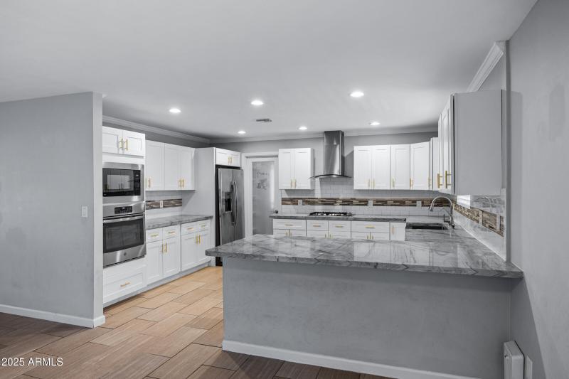 1601 W Glenrosa Ave-12