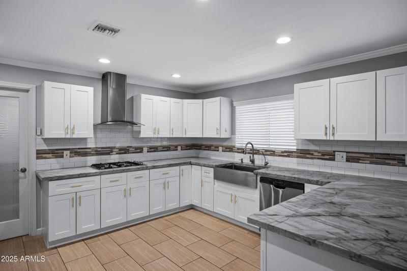 1601 W Glenrosa Ave-13