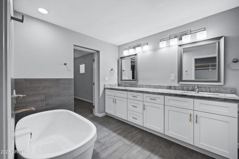1601 W Glenrosa Ave-22