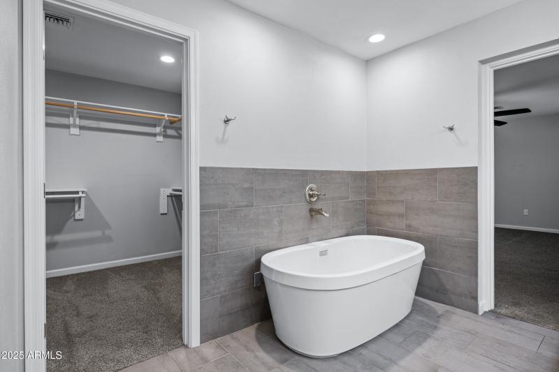 1601 W Glenrosa Ave-23