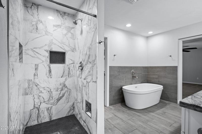 1601 W Glenrosa Ave-24