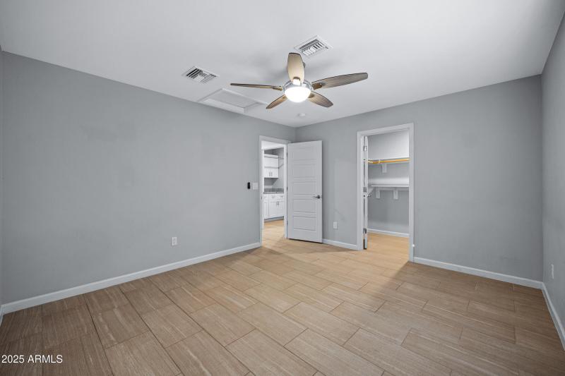 1601 W Glenrosa Ave-32