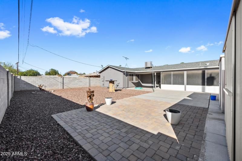 1601 W Glenrosa Ave-37
