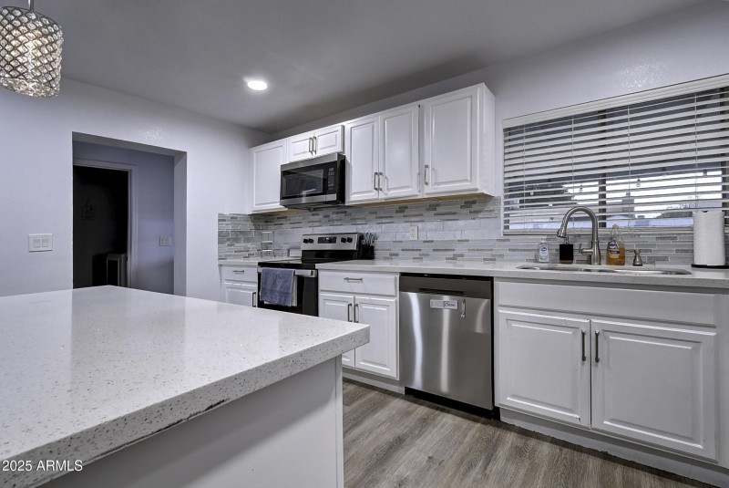 6959 W Solano Dr (25)