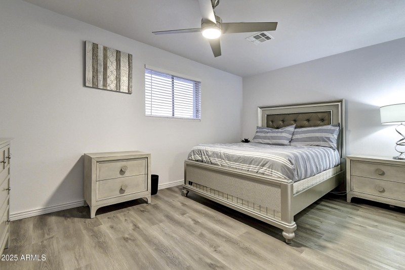 6959 W Solano Dr (33)
