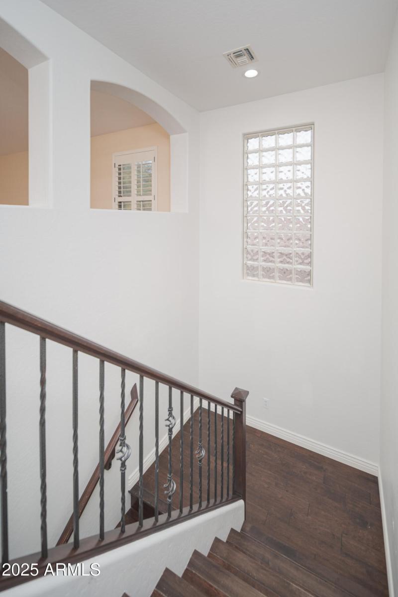16_Stairway_01