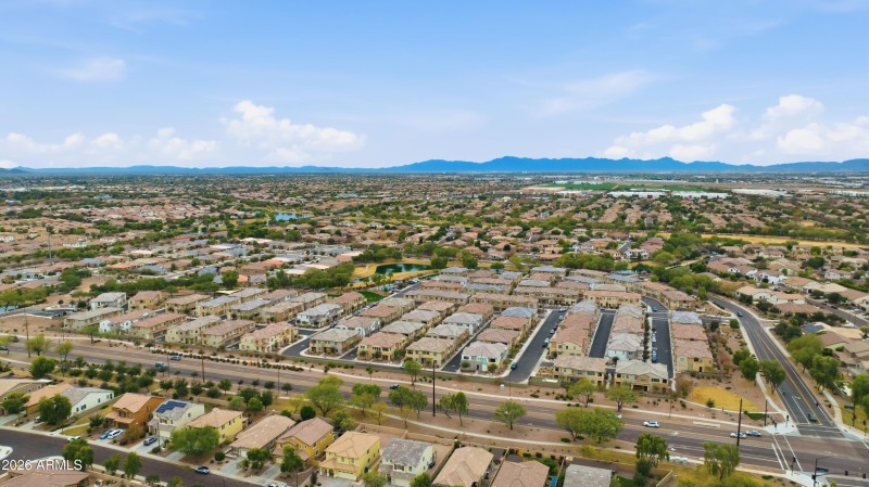 DRONE Reflecting_Walls_Real_Estate_Photo