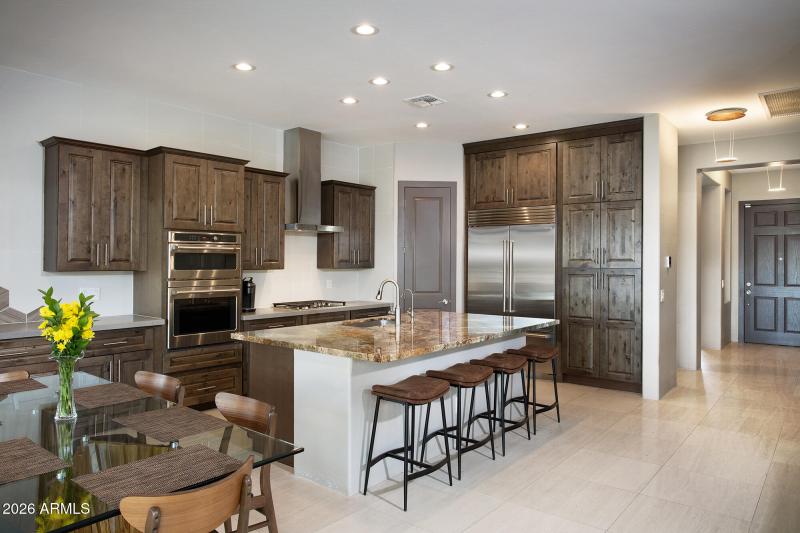 Dining & Kitchen