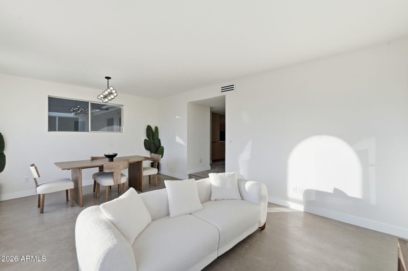 large-019b86a6-43df-7120-8bc5-fa5c9c262b