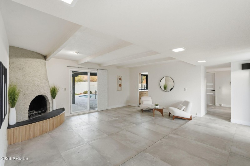 large-019b86a6-44b0-72e0-ac38-606f5b1e59