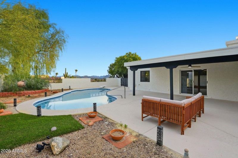 large-019b86a6-49a5-7155-abdf-f4a352e79e