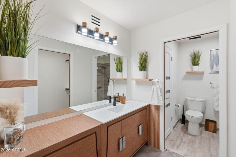 large-019b86a6-475f-70bf-a54d-f04a0fbed3