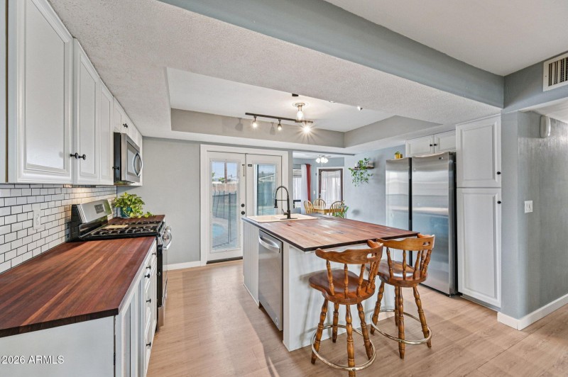 11-web-or-mls-W Corrine Dr-S0301-011
