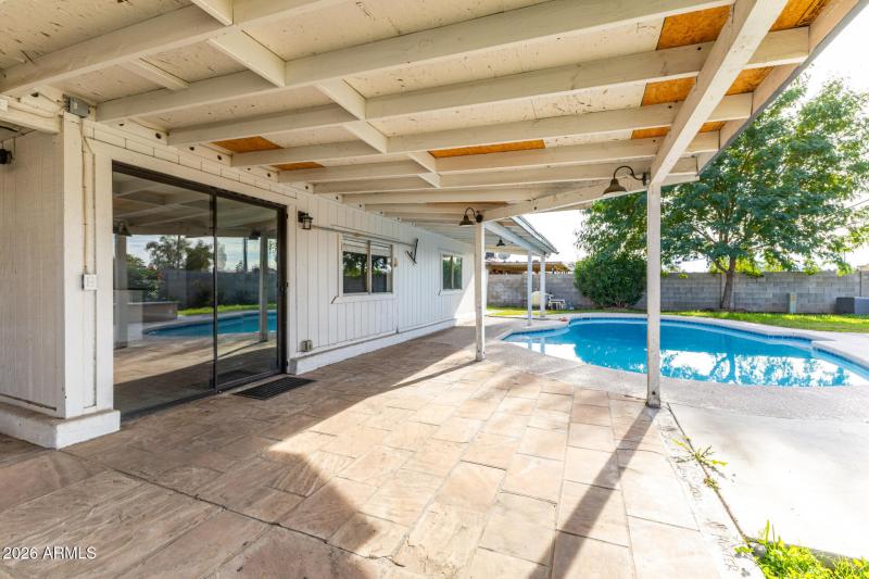 Poolside Entertaining Yard