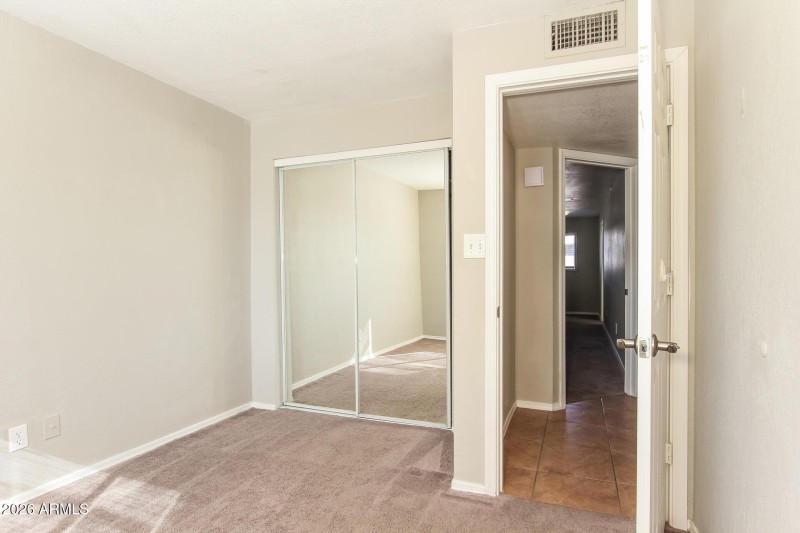 015-photo-bedroom-14939524