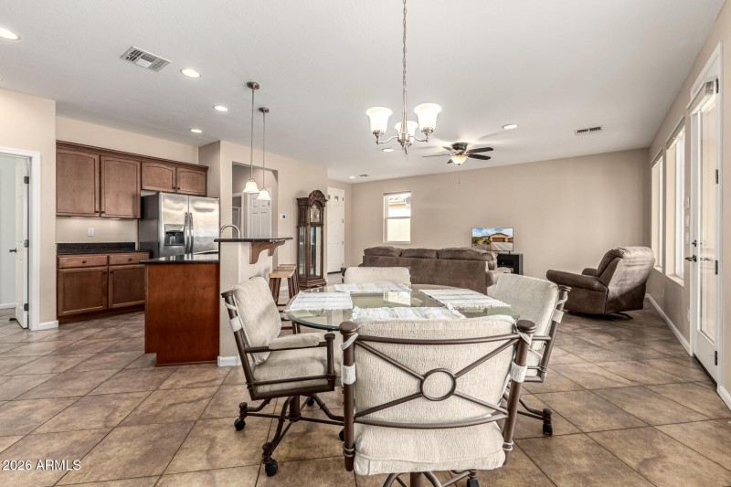 Dinning/kitchen
