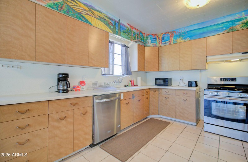 877 E Sycamore St - Bird-16