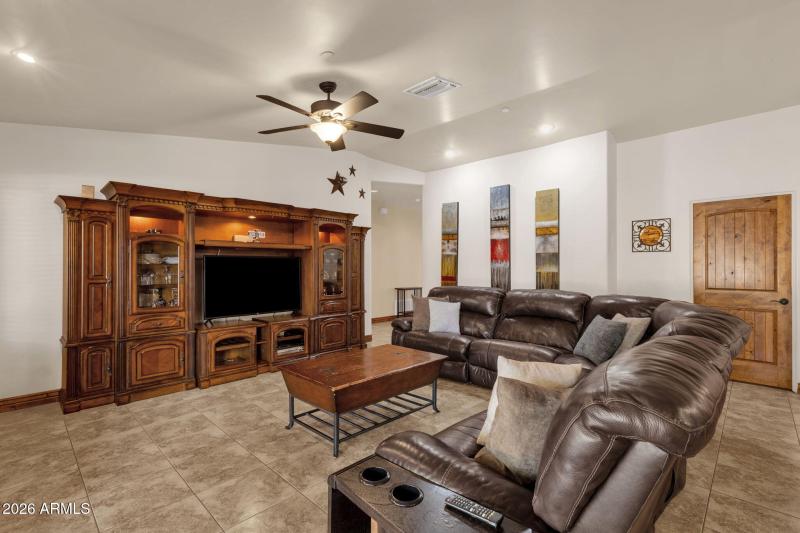 12-web-or-mls-17410-e-santa-rosa-ln