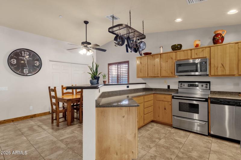 13-web-or-mls-17410-e-santa-rosa-ln