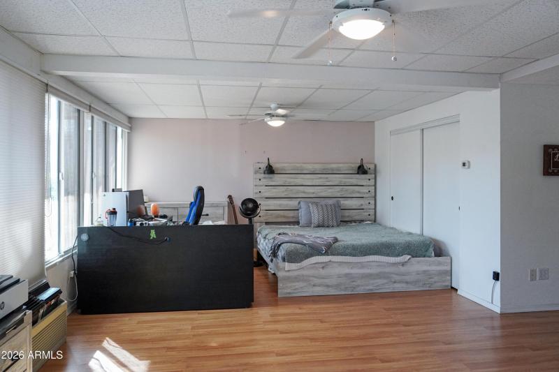 Enclosed AZ room w/ split system