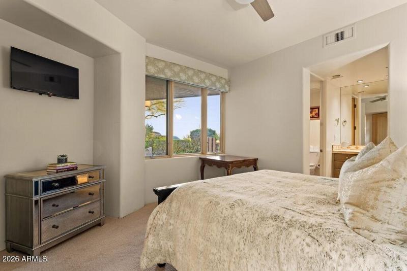 019_Guest Room 1