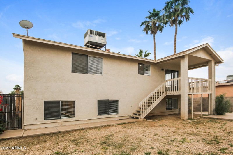021-photo-rear-view-15064428