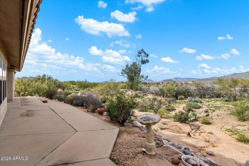 Spacious lot