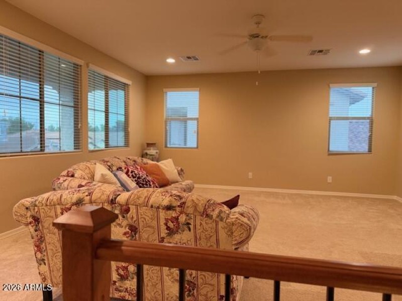Upstairs huge loft w/furniture