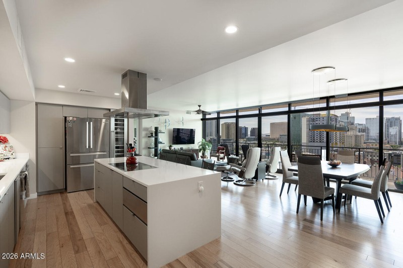 200 W PORTLAND ST 1113