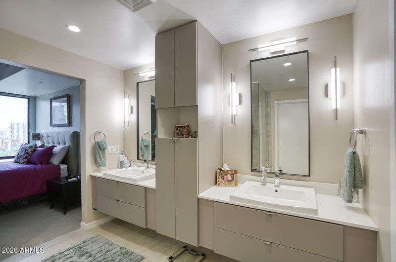 200 W PORTLAND ST 1113