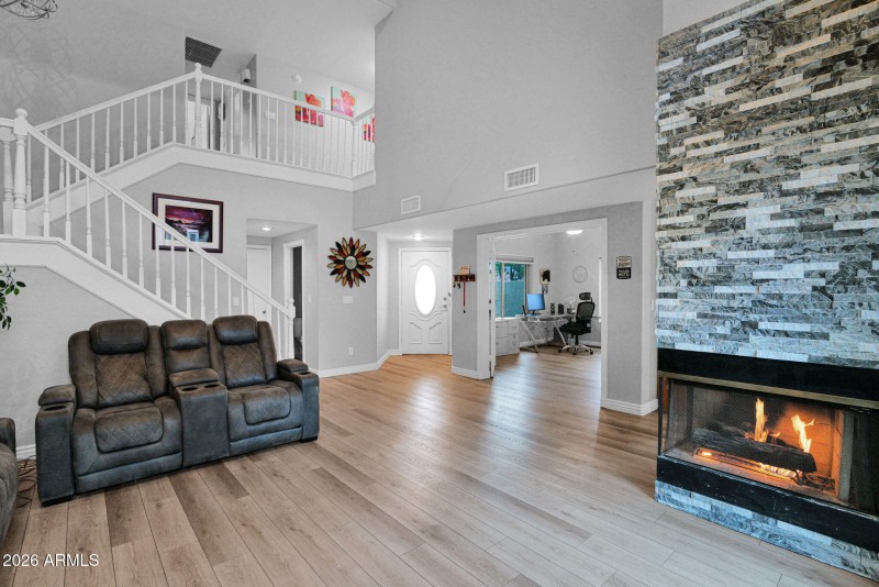 Vaulted Ceilings / Open Concept + Office