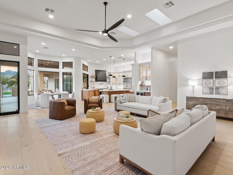 038_Family Room