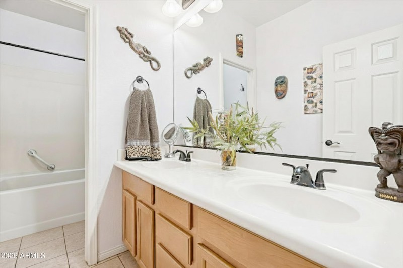 Guest Bathroom with jetted tub