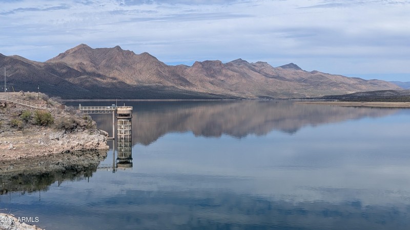 Nearby lakes