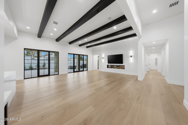 B1 - Reflecting_Walls_Real_Estate_Photog
