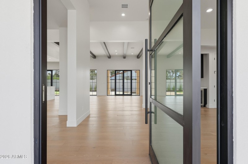 B2 - Reflecting_Walls_Real_Estate_Photog