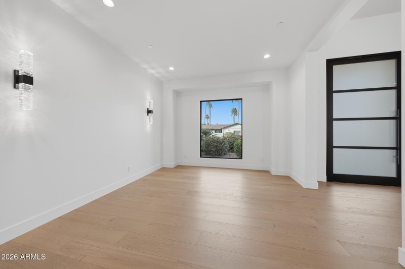 B2 - Reflecting_Walls_Real_Estate_Photog