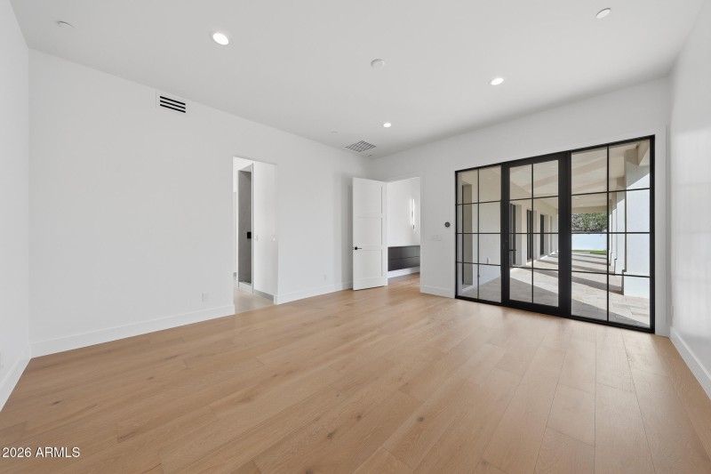 B3 - Reflecting_Walls_Real_Estate_Photog