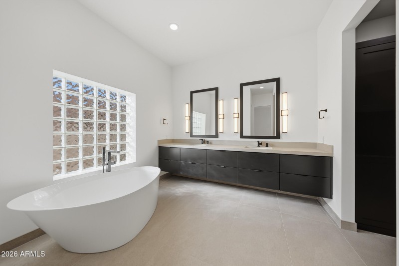 B3 - Reflecting_Walls_Real_Estate_Photog