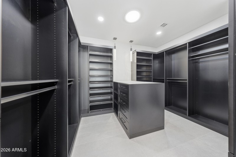 B3 - Reflecting_Walls_Real_Estate_Photog