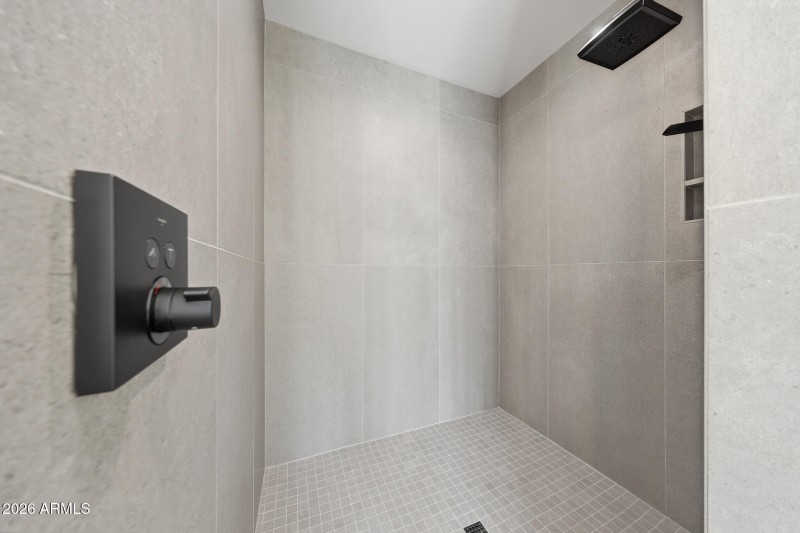 B3 - Reflecting_Walls_Real_Estate_Photog