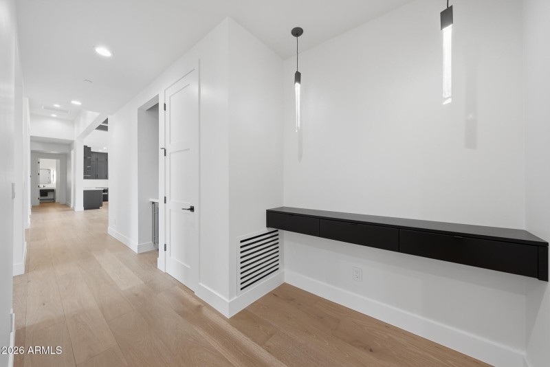 B3 - Reflecting_Walls_Real_Estate_Photog