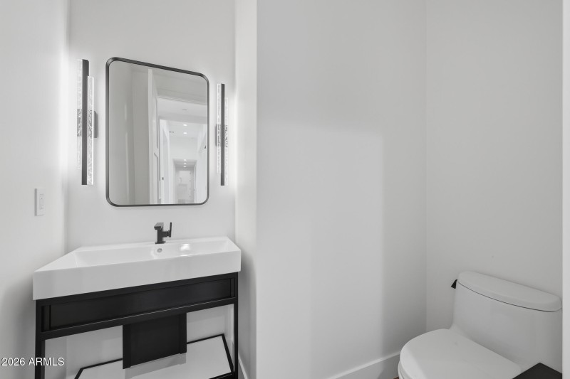 B3 - Reflecting_Walls_Real_Estate_Photog