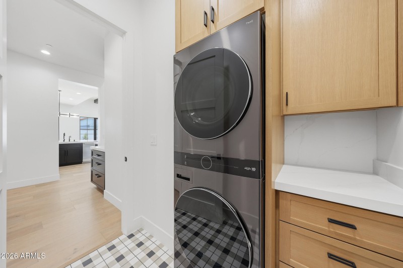 B3 - Reflecting_Walls_Real_Estate_Photog
