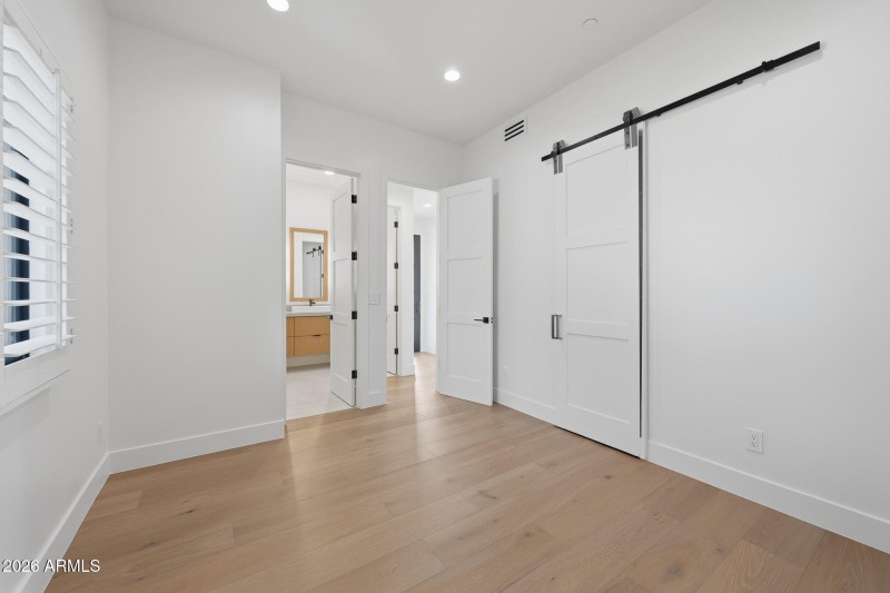 B3 - Reflecting_Walls_Real_Estate_Photog