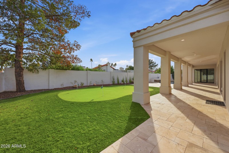 C2 - Reflecting_Walls_Real_Estate_Photog