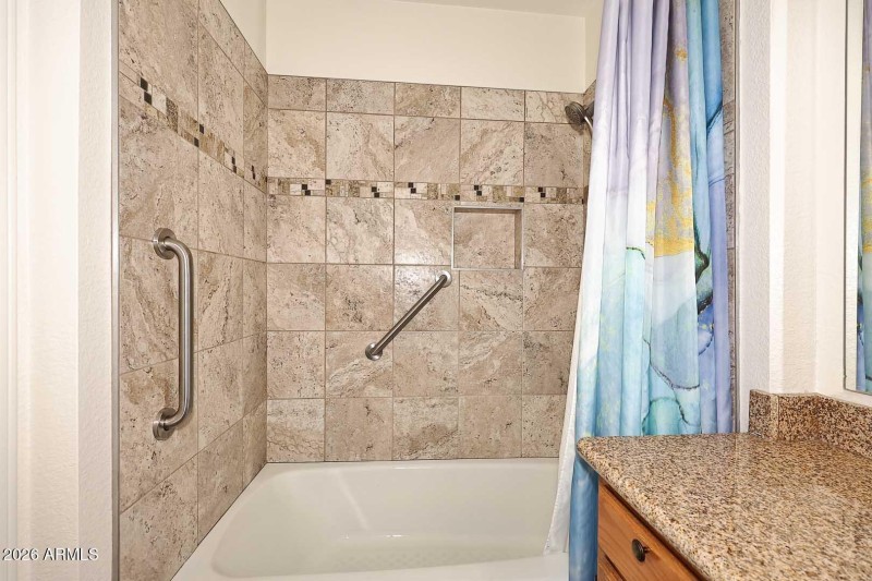 Guest Bath-Tub