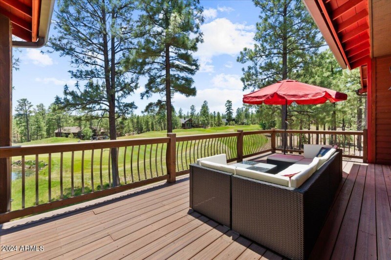 Upper balcony deck